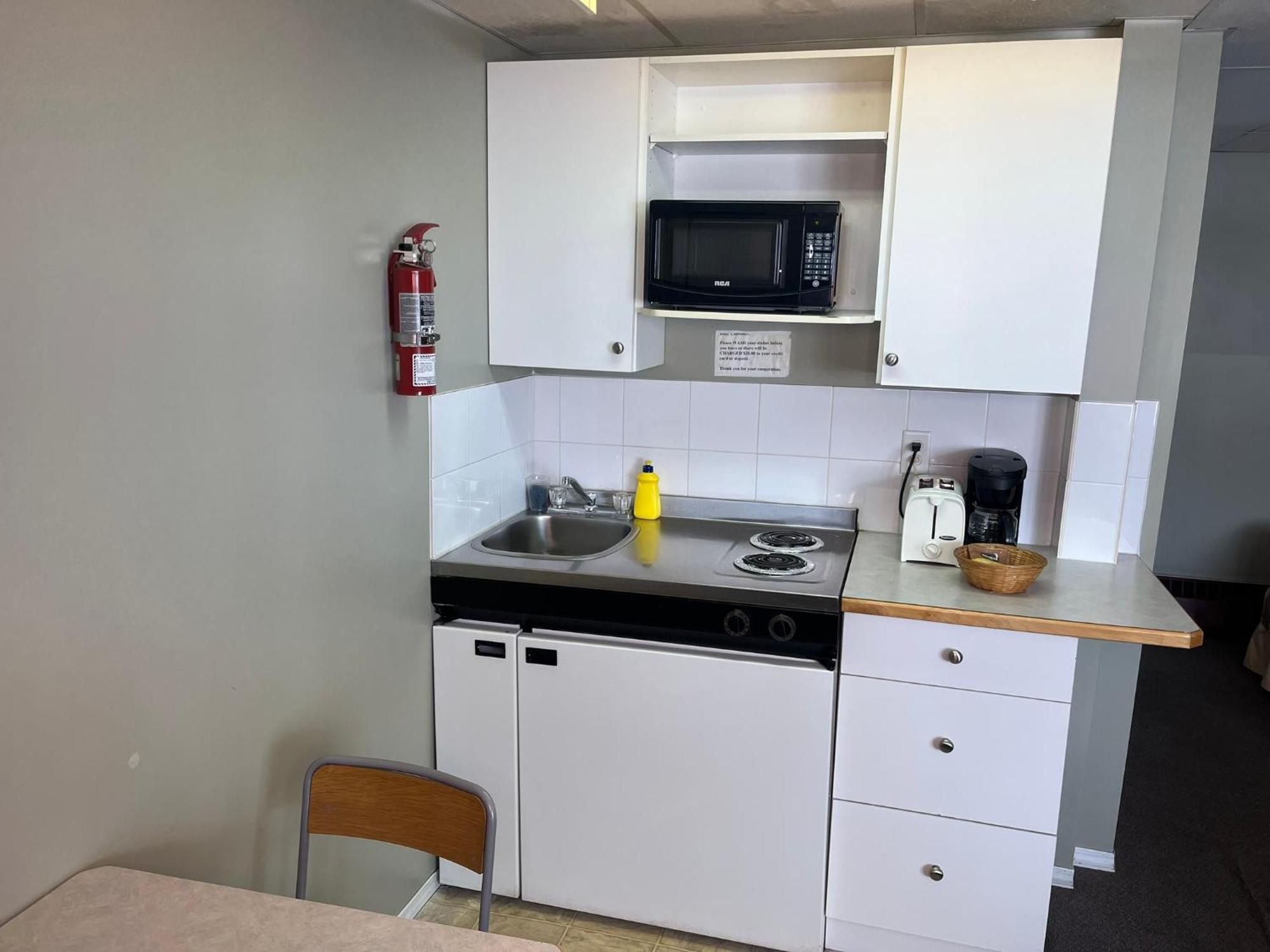 Raccoon Lodge Motel Sylvan Lake Ruang foto