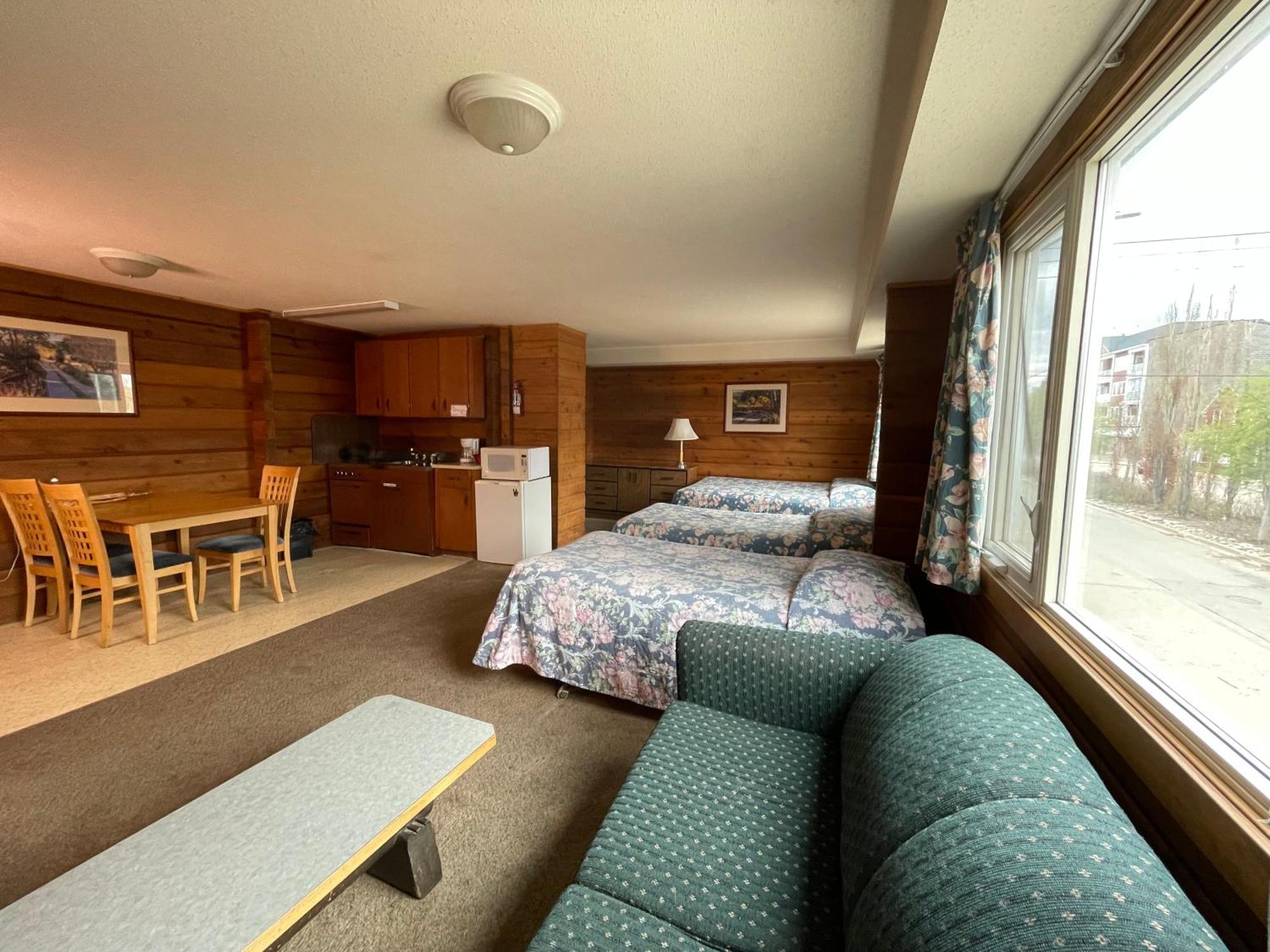 Raccoon Lodge Motel Sylvan Lake Bagian luar foto
